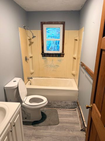 16 Assonet Blvd, Freetown, MA 02702