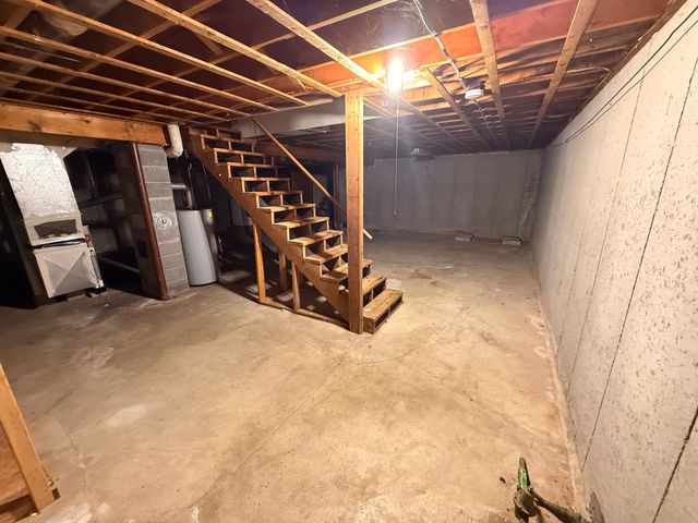 16 Assonet Blvd, Freetown, MA 02702