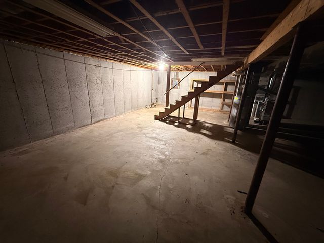 16 Assonet Blvd, Freetown, MA 02702