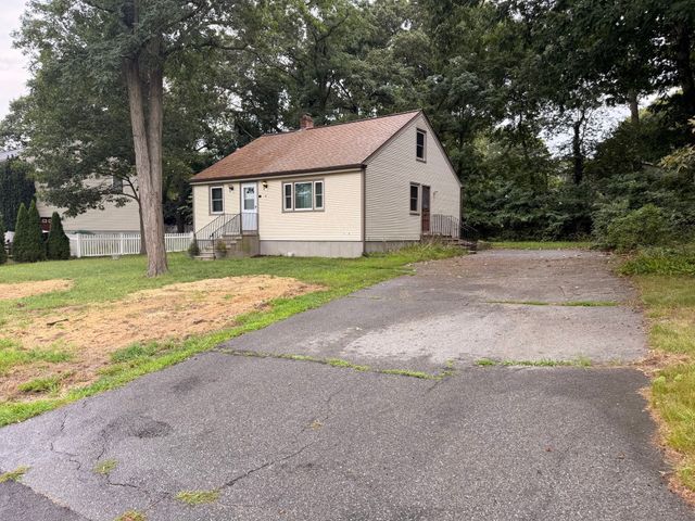 16 Assonet Blvd, Freetown, MA 02702