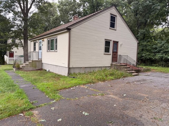 16 Assonet Blvd, Freetown, MA 02702