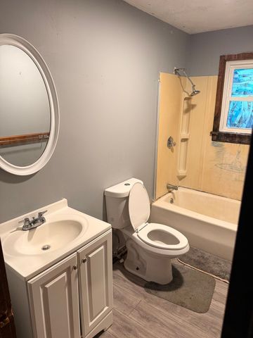 16 Assonet Blvd, Freetown, MA 02702
