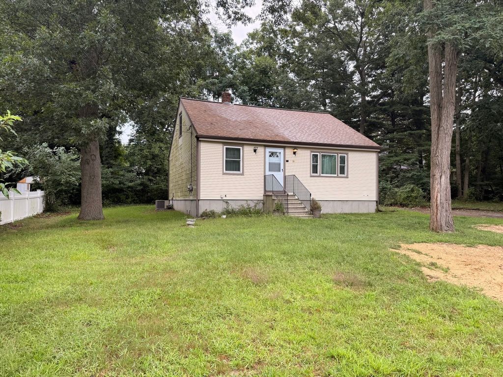 16 Assonet Blvd, Freetown, MA 02702