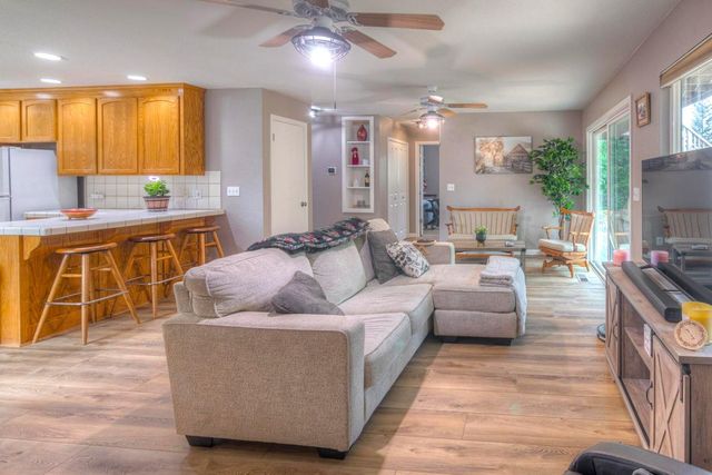 6323 Virginia Dr, Auburn, CA 95602