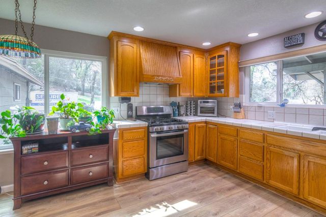 6323 Virginia Dr, Auburn, CA 95602