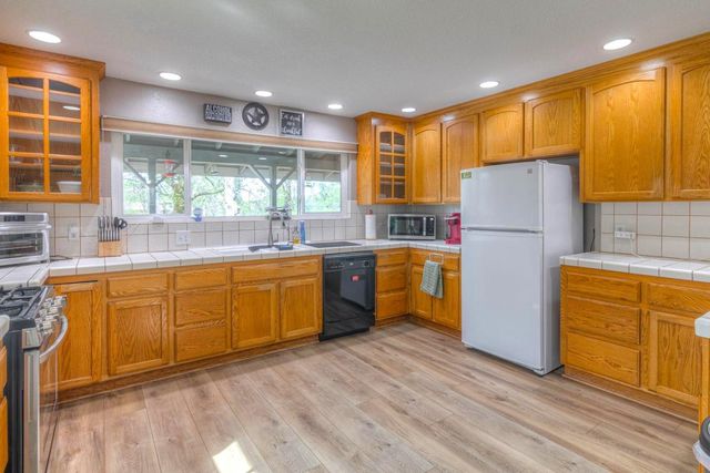 6323 Virginia Dr, Auburn, CA 95602