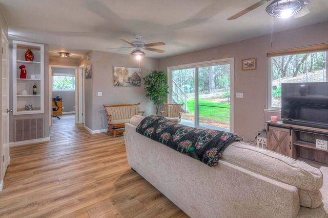 6323 Virginia Dr, Auburn, CA 95602