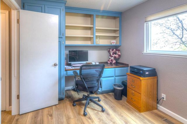 6323 Virginia Dr, Auburn, CA 95602