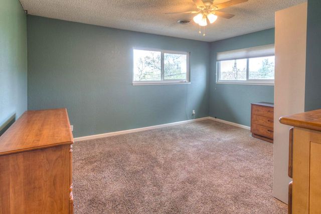 6323 Virginia Dr, Auburn, CA 95602