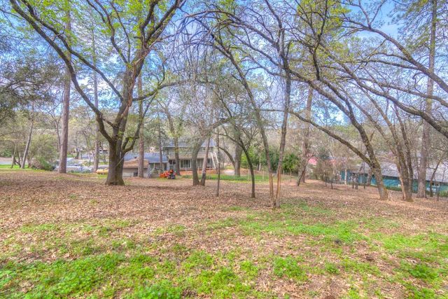 6323 Virginia Dr, Auburn, CA 95602