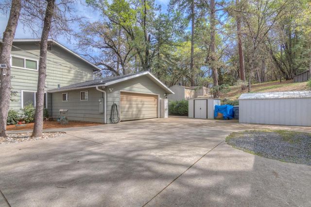 6323 Virginia Dr, Auburn, CA 95602