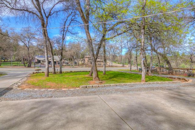 6323 Virginia Dr, Auburn, CA 95602