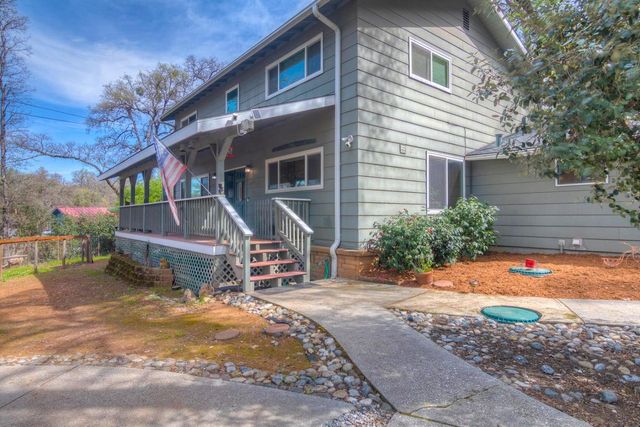 6323 Virginia Dr, Auburn, CA 95602
