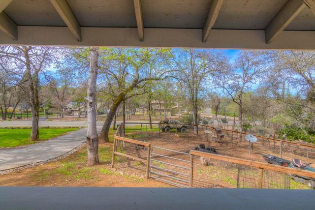 6323 Virginia Dr, Auburn, CA 95602