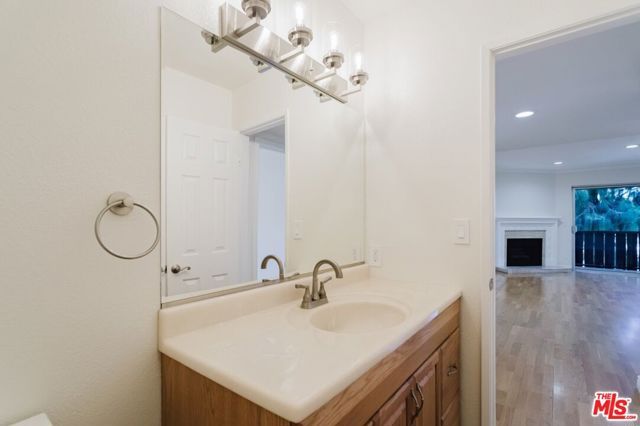 14980 Victory Boulevard 201, Van Nuys (los Angeles), CA 91411
