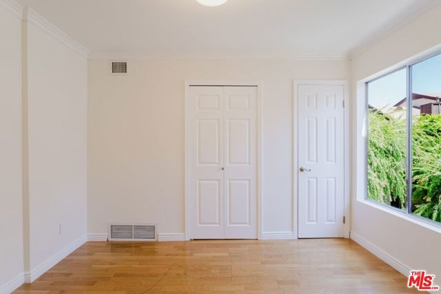 14980 Victory Boulevard 201, Van Nuys (los Angeles), CA 91411