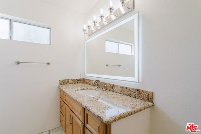 14980 Victory Boulevard 201, Van Nuys (los Angeles), CA 91411