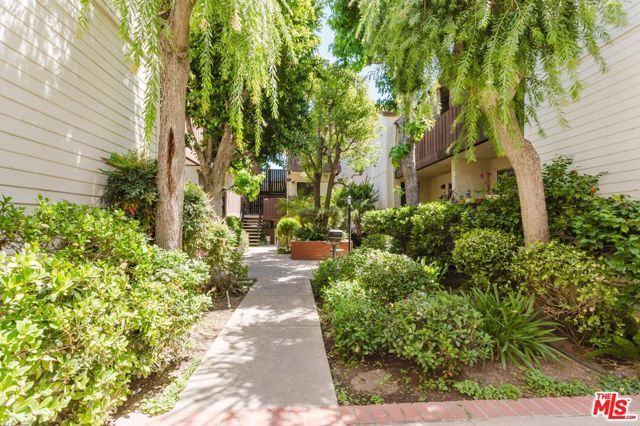 14980 Victory Boulevard 201, Van Nuys (los Angeles), CA 91411