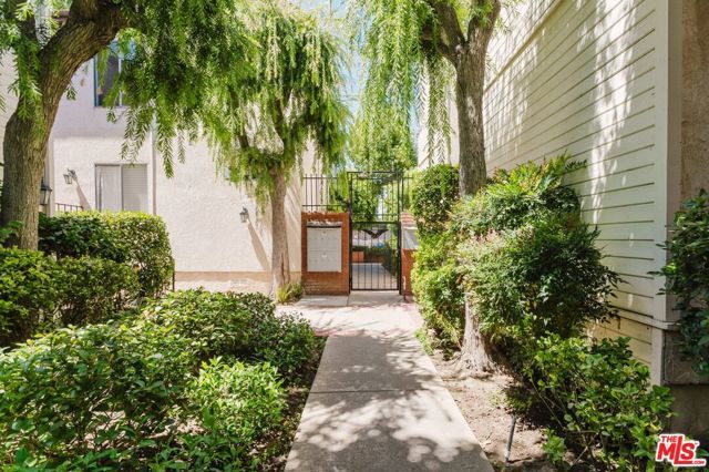 14980 Victory Boulevard 201, Van Nuys (los Angeles), CA 91411
