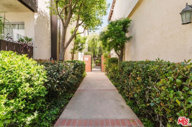 14980 Victory Boulevard 201, Van Nuys (los Angeles), CA 91411