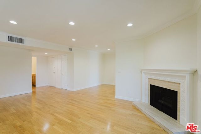 14980 Victory Boulevard 201, Van Nuys (los Angeles), CA 91411