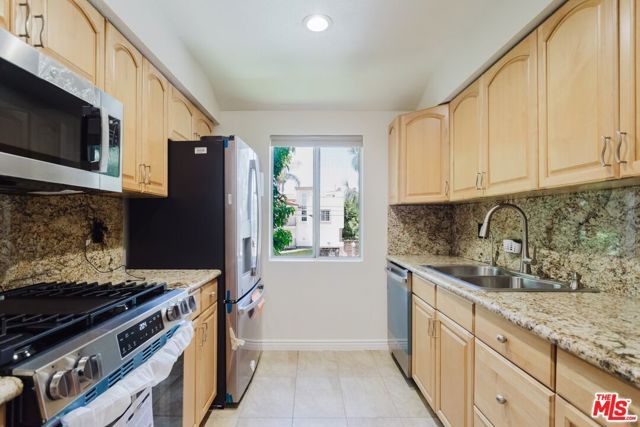 14980 Victory Boulevard 201, Van Nuys (los Angeles), CA 91411