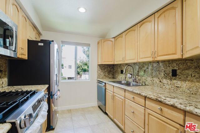 14980 Victory Boulevard 201, Van Nuys (los Angeles), CA 91411
