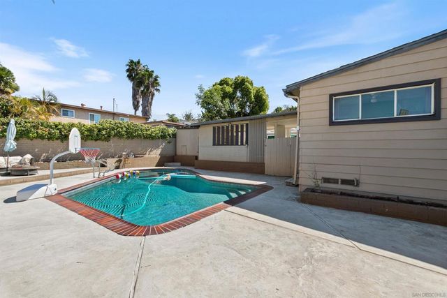 3979 Aragon Dr, San Diego, CA 92115