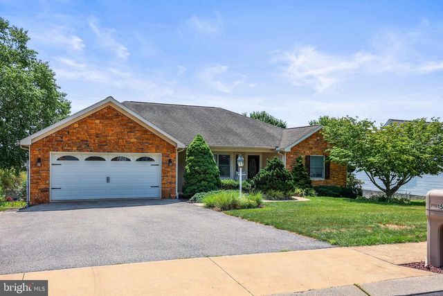 151 OVERVIEW CIR E, Red Lion, PA 17356