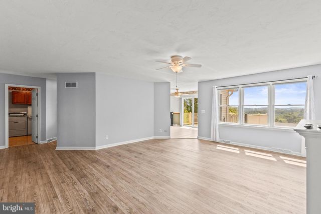 151 OVERVIEW CIR E, Red Lion, PA 17356