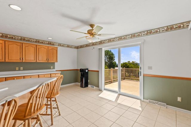 151 OVERVIEW CIR E, Red Lion, PA 17356
