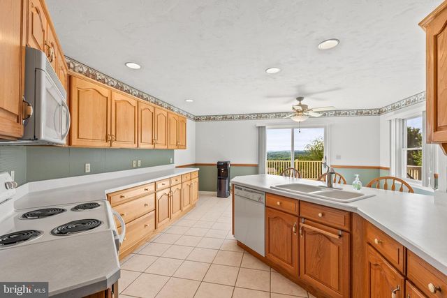 151 OVERVIEW CIR E, Red Lion, PA 17356