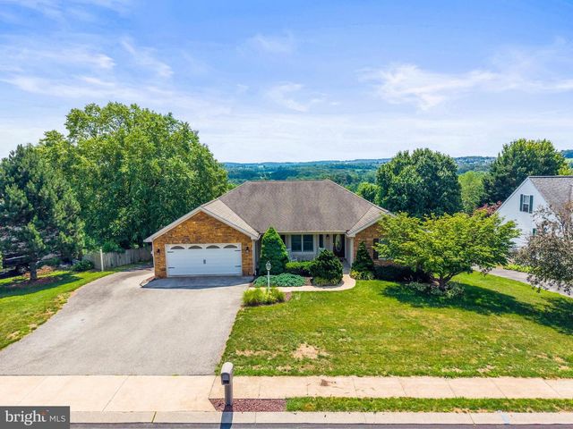 151 OVERVIEW CIR E, Red Lion, PA 17356