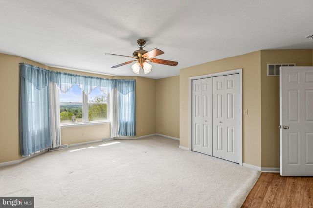151 OVERVIEW CIR E, Red Lion, PA 17356