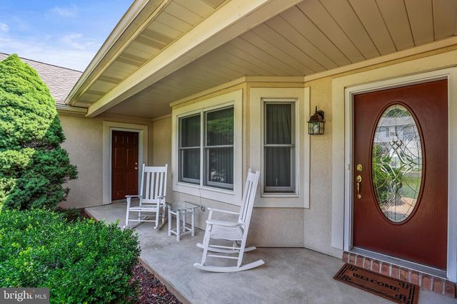 151 OVERVIEW CIR E, Red Lion, PA 17356