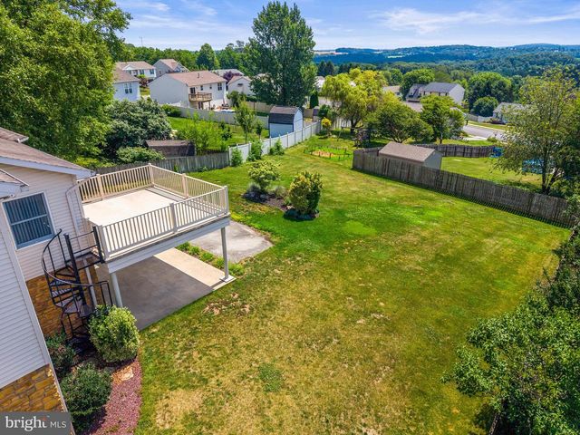 151 OVERVIEW CIR E, Red Lion, PA 17356