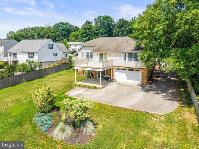 151 OVERVIEW CIR E, Red Lion, PA 17356