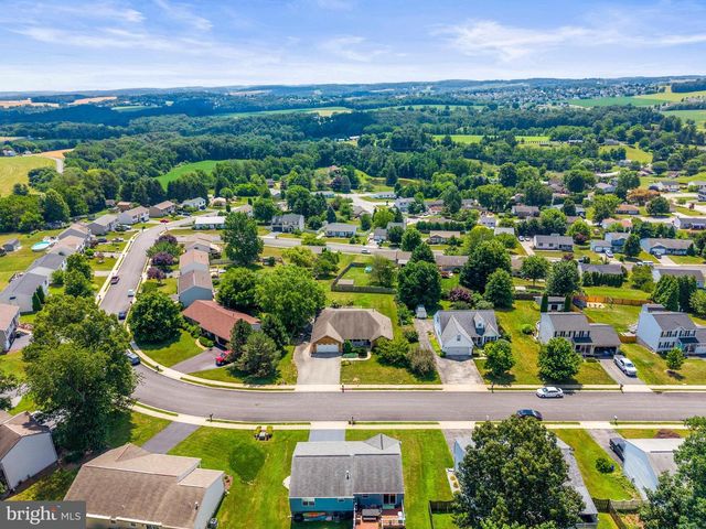 151 OVERVIEW CIR E, Red Lion, PA 17356