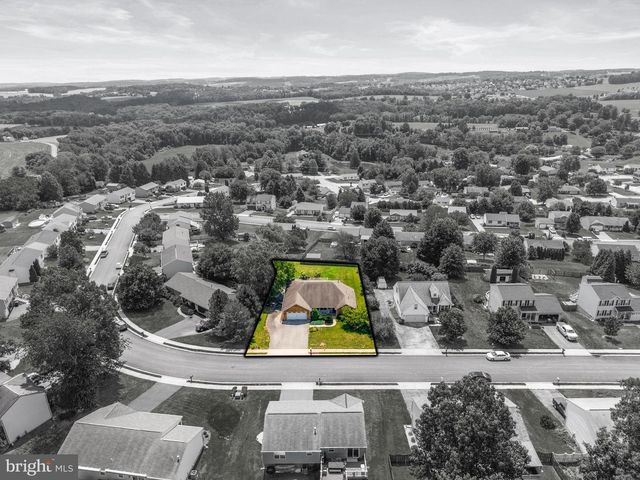 151 OVERVIEW CIR E, Red Lion, PA 17356