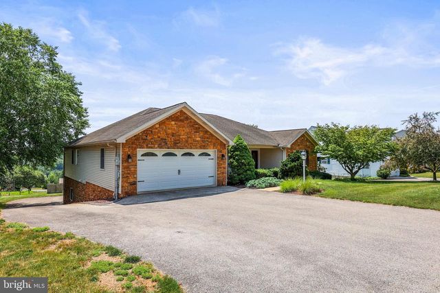 151 OVERVIEW CIR E, Red Lion, PA 17356