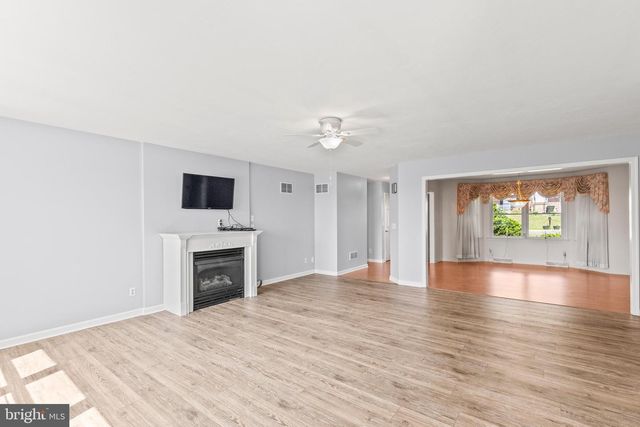 151 OVERVIEW CIR E, Red Lion, PA 17356
