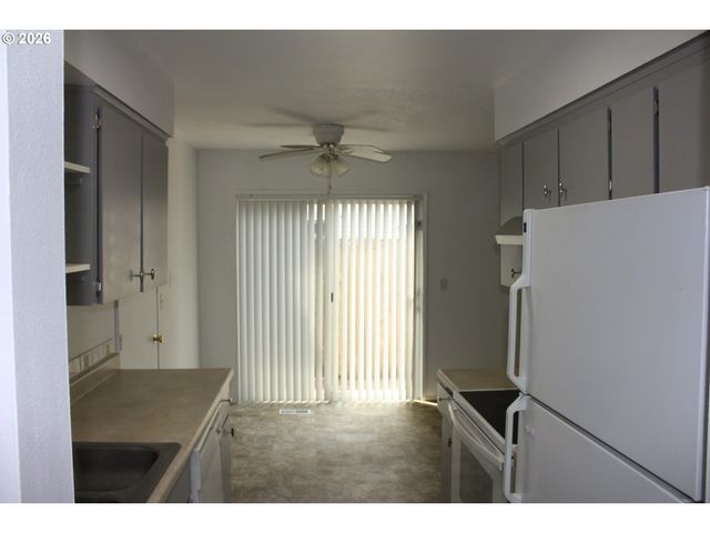 1833 Ne BARBERRY Dr, Hillsboro, OR 97124
