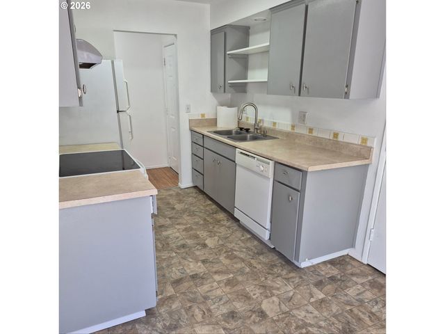 1833 Ne BARBERRY Dr, Hillsboro, OR 97124