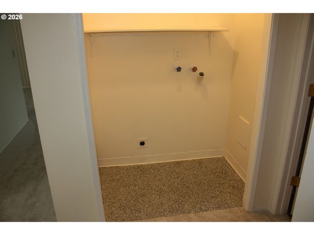 1833 Ne BARBERRY Dr, Hillsboro, OR 97124