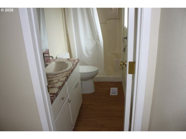 1833 Ne BARBERRY Dr, Hillsboro, OR 97124