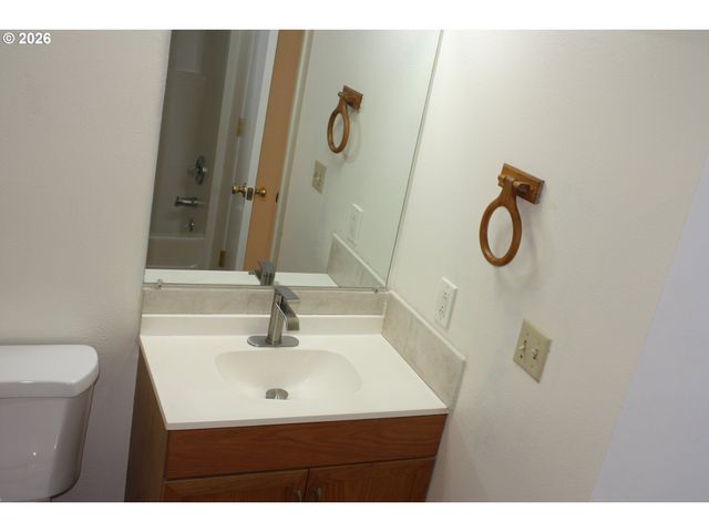1833 Ne BARBERRY Dr, Hillsboro, OR 97124