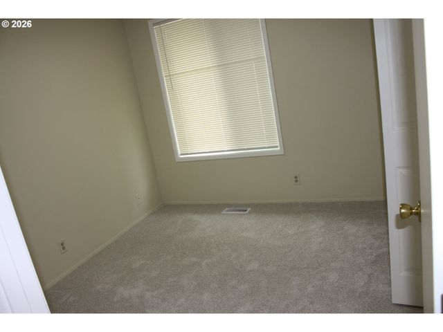 1833 Ne BARBERRY Dr, Hillsboro, OR 97124