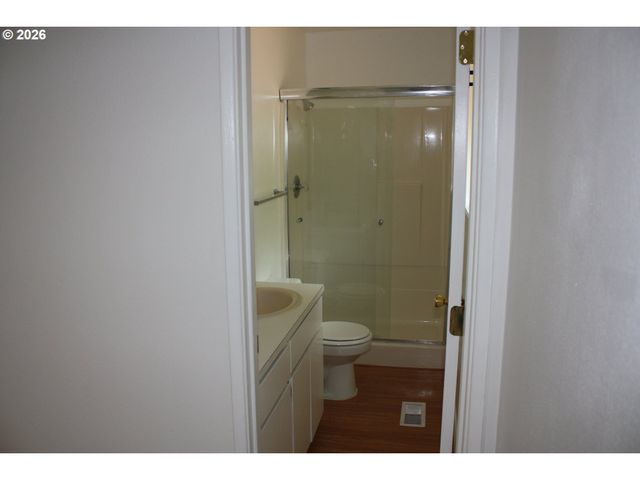 1833 Ne BARBERRY Dr, Hillsboro, OR 97124