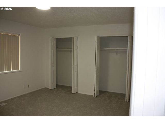 1833 Ne BARBERRY Dr, Hillsboro, OR 97124