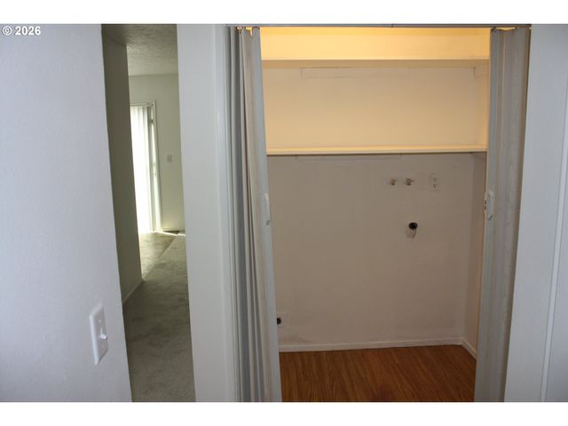 1833 Ne BARBERRY Dr, Hillsboro, OR 97124